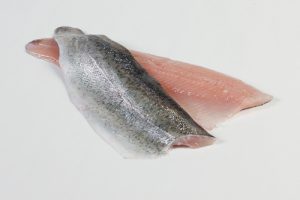 102000-1_Forel filet met vel